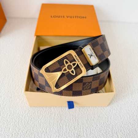 品名： Lv..路易..威登腰带皮带原单 型号：挂扣，经典纯钢材质挂扣，头层牛皮，图片实物拍摄 材料：头层牛皮，挂扣系列，纯钢材质扣头，钯镀电镀工艺永不掉色。原 - 点击图像关闭