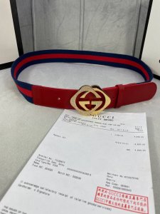 宽度4.0Cm G U C C I 经典帆布织带腰带 头尾用采头层小皮牛的点缀 配以织纹质皮滚边和双G菱形钻扣扣。男 女搭款 上身效超果级棒