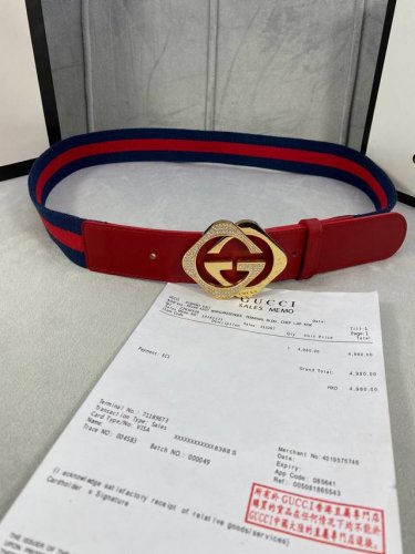 宽度4.0Cm G U C C I 经典帆布织带腰带 头尾用采头层小皮牛的点缀 配以织纹质皮滚边和双G菱形钻扣扣。男 女搭款 上身效超果级棒