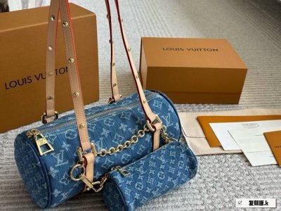 Lv路易威登24牛仔老花巴比龙子母包单肩包 很輕很能裝的包包沒想到店里居然有現貨 更沒想到的是居然和我幾年前買的Lv牛仔帆布鞋絕配