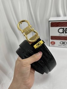 品名：菲拉格幕 原单 材质：原单牛皮腰带 百分百头层牛皮腰带保证真皮，24K纯钢扣，专柜原单品质、做工精细，时尚大牌，送人自用首选 包装： 请认准如图专柜包装赠