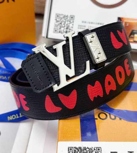 皮带：Lv..路易..威登顶级复刻- 腰带：原单品质百分百进口原厂头层牛皮，保证真皮。镜面设计工艺.真空电镀.永不掉色.24K纯钢扣头层小牛皮涂鸦手绘油画系列双