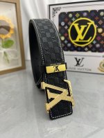 品名：Lv..路易..威登原单 材质：原单牛皮腰带 百分百头层牛皮腰带保证真皮，24K纯钢扣，专柜原单品质、做工精细，时尚大牌，送人自用首选 包装： 请认准如图
