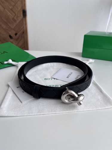 Bv 2025最新款女士编织腰带 纯手工Intreccio大格子编织 双面意大利小牛皮搭配绳结设计微复古银色搭扣 可活动皮环 皮带宽度2Cm 颜色: 黑色