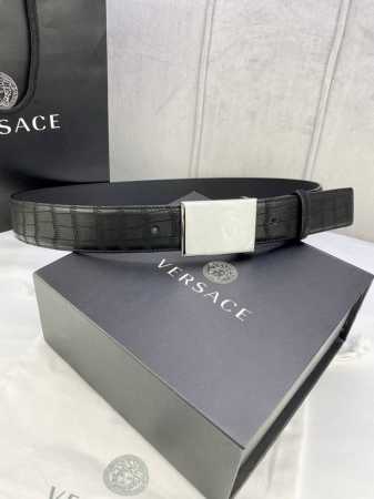 宽度4.0Cm Versaec 范思哲 此款鹿皮时尚腰带由柔软的小牛皮革制成，饰有立体美杜莎原单钢扣 五金采用真空电镀 。 - 点击图像关闭
