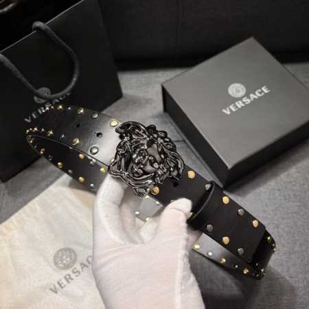 特 范思哲 宽4.0Cm 新款 皮革腰带，以经典 Versace 美杜莎头像装饰，皮带配有闪亮双色五金，增添造型魅力。完美时尚必备单品。 - 点击图像关闭