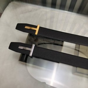 特 汤姆福特最新网红爆款双面头层牛皮配原装盒专柜同步3.8宽新款上市了，原版牛皮，搭配钢扣，优雅，大方用的方便。谢谢你转载。