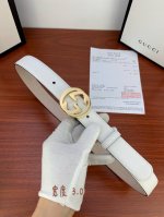Gucci 此细款腰带用采光头小层牛皮 精制而成，配以双G带扣。宽度 ：3.0 Cm
