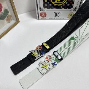 品名：Lv..路易..威登 材质：原单牛皮腰带 百分百头层牛皮腰带保证真皮，24K纯钢扣，专柜原单品质、做工精细，时尚大牌，送人自用首选 包装： 请认准如图专柜