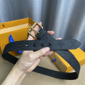 寬：35Mm Louis Vuitton 海外原單代購級別 老鼠貨 寬度35毫米 編碼m0044 黑色進口小牛皮內襯 尾巴壓有路易威登藍色字樣 獨具特色 精品復