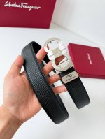 品名：菲拉格慕.Ferrgamo腰带 皮带 原单 型号：挂扣，纯铜材质经典挂扣，实物拍摄，头层牛皮 材料：百分百头层牛皮，保证真皮。纯铜材质，真空电镀永不掉色，