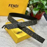 Fendi 芬迪 专柜同款 宽4.0Cm 双环正反用腰带 F按钉搭扣 黑色Cuoio Romano皮革材质 反面面料带有烟草黄和黑色Ff图案 黑色珐琅金属饰面