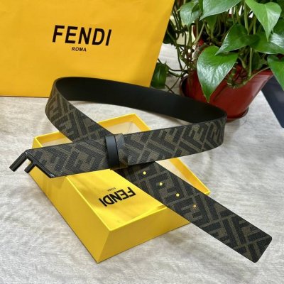 Fendi 芬迪 专柜同款 宽4.0Cm 双环正反用腰带 F按钉搭扣 黑色Cuoio Romano皮革材质 反面面料带有烟草黄和黑色Ff图案 黑色珐琅金属饰面