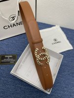 品牌 香奈儿女带 描述 双面原版皮可调节式皮带，小牛皮材质，配有钯金色和银色钢金属扣 牛皮材质 不锈钢 香奈儿扣 3.0厘米 意大利制造 腰带为意大利尺寸，请在