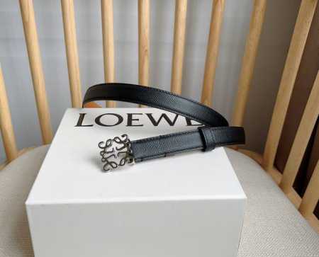 Loewe 罗意威 专柜最新同款腰带 平纹牛皮革腰带 配有loewe Anagram针扣 卓越的工艺 个性的造型 精美的材质 宽:2.0Cm - 点击图像关闭