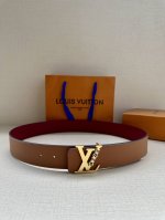 Lv4.0宽 Rays 双面腰带为抹油花纹扣 进口手掌纹枣红底 临摹日光照射时的灿烂光线，可为多样造型注入创意巧思