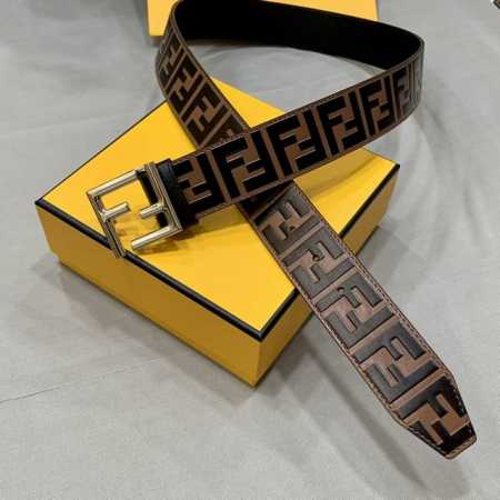 Fendi 芬迪 男士皮带 宽38Mm 标志造型宽皮带。原版针扣，进口原版小牛皮制成。印有浮雕黑Ff 图案。镀金表面金属制品，品质保证。 - 点击图像关闭