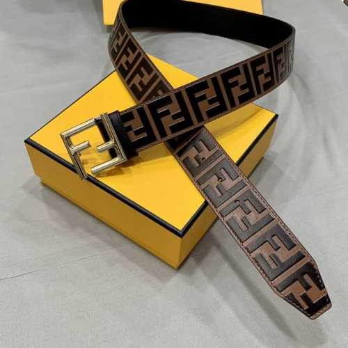 Fendi 芬迪 男士皮带 宽38Mm 标志造型宽皮带。原版针扣，进口原版小牛皮制成。印有浮雕黑Ff 图案。镀金表面金属制品，品质保证。