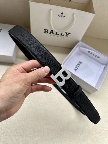 特 巴利Bally专柜新款，带身宽度3.4Cm，搭配纯铜皮带扣头.送礼佳品.与正品零差距