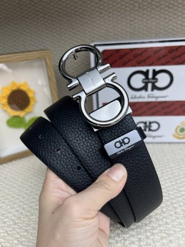 品名：菲拉格幕 原单 材质：原单牛皮腰带 百分百头层牛皮腰带保证真皮，24K纯钢扣，专柜原单品质、做工精细，时尚大牌，送人自用首选 包装： 请认准如图专柜包装赠