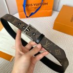 寬：35Mm Louis Vuitton 海外原單代購級別 老鼠貨 寬度35毫米 小牛皮內襯和電鍍3色針扣設計 孔位由5個 純銅烤漆 飾釘組成 充分展現皮帶的優