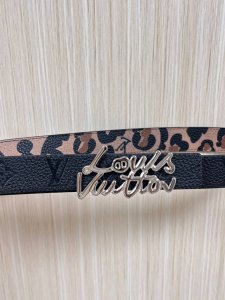 3.0进口双面进口小牛皮印豹纹，小牛皮底，搭配新款铁丝扣。女款