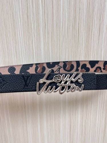 3.0进口双面进口小牛皮印豹纹，小牛皮底，搭配新款铁丝扣。女款