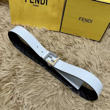 Fendi 芬迪 专柜同款 宽4.0Cm 双环正反用腰带 Ff按钉搭扣 白色Cuoio Romano皮革材质 反面面料带有烟草黄和黑色Ff图案 四方金属饰面 时 - 点击图像关闭