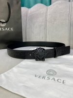 特 宽度4.0Cm Versace范思哲此款古希腊回纹皮带饰有Versace品牌标志：3D美杜莎皮带扣，这也是Palazzo系列的一部分。