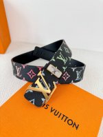 品名： Lv..路易..威登腰带皮带原单 型号：挂扣，经典纯钢材质挂扣，头层牛皮，图片实物拍摄 材料：头层牛皮，挂扣系列，纯钢材质扣头，钯镀电镀工艺永不掉色。原