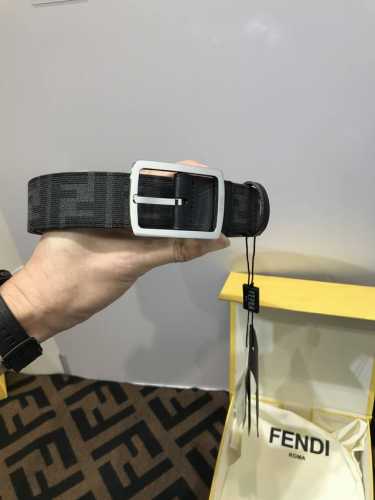 特 配送专柜包装 打孔针 新款 Fd 宽35Mm 牛仔老花斜纹F标志造型皮带，支持Nfc 字母针扣 搭配标志性，进口小牛皮制成，手感柔软，镀金表面金属制品，原版