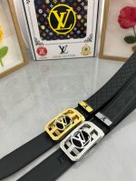 品名：Lv..路易..威登自动带 P210 材质：原单牛皮腰带 百分百头层牛皮腰带保证真皮，24K纯钢扣，专柜原单品质、做工精细，时尚大牌，送人自用首选 包装：
