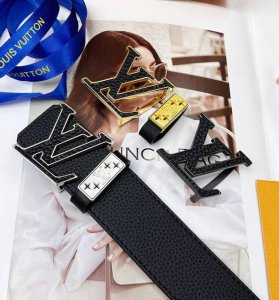 皮带：Lv..路易..威登顶级复刻. 腰带：原单品质百分百进口原厂头层牛皮，保证真皮。镂空贴皮工艺.真空电镀.永不掉色.24K纯钢扣细腻小牛皮荔枝纹路双面可用专