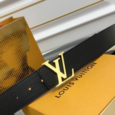 驴牌男士新款腰帶 寬度4Cm 訂製帆布面料飾有全新的圖案效果 颜色纯正 衬托進口小牛皮配色底 搭配精緻的字母搭扣 手感极佳 搭配專櫃最新原版禮品盒