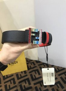 配送专柜包装 打孔针 特 新款 Fd 宽35Mm 支持Nfc 芯片扫描，标志造型 皮带，原版亚克力七彩方钻扣，进口原版荔枝纹配制进口中国红小牛皮，高端大气，镀金