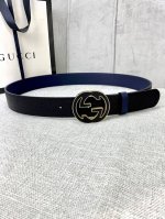 宽度3.8Cm Gucci Gg Marmont系列每一季都会推陈出新，为灵感源于70年代的标志性原版gg6.0Cm钢扣配件注入现代精髓。这款双色头层牛皮腰带