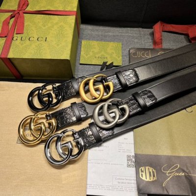 古奇 新款 ，宽4.0 标志性gg图案采用穿孔工艺制作，为这款黑色皮革腰带增添精致质感。闪亮钯金色调金属双g造型配件灵感源自对品牌别具意义的70年代的典藏设计