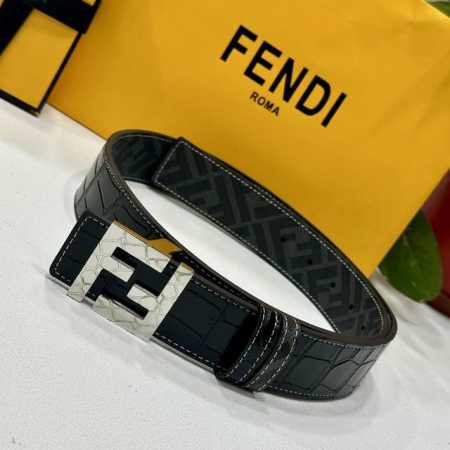 特 Fendi芬迪专柜同款 宽4.0Cm 双环正反用腰带 Ff按钉搭扣 黑色Cuoio Romano皮革材质 反面面料带有烟草黄和黑色Ff图案 四方金属饰面 时 - 点击图像关闭