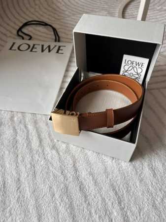 Loewe 罗意威 专柜新款 男款休闲腰带 宽 Cm 光滑小牛皮 饰有Loewe金属饰牌搭扣 - 点击图像关闭
