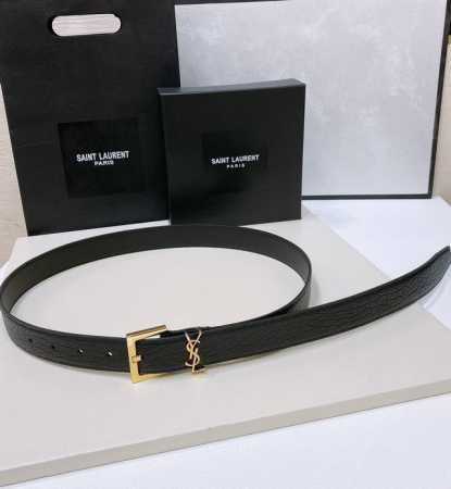 特 Salnt.Laurent.Paris. Le Cassandre树皮纹皮革腰带 腰带搭配可调节加长方扣和le Cassandre环扣。镌刻圣罗兰 Pari - 点击图像关闭