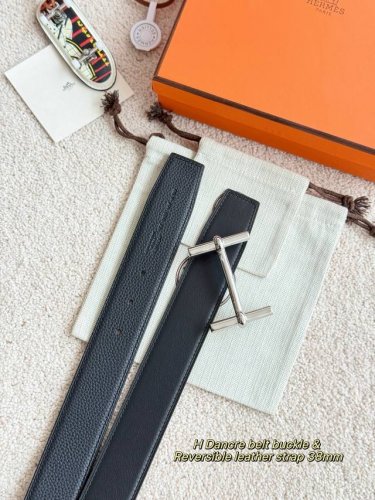 Herm* 爱马家 奥斯卡腰带 低调奢华 双面真皮 38 Mm经典窄版 官网同步新款Sadd*E设计，3.8 Cm宽度百搭不挑人！进口Togo小牛皮+头层皮底，