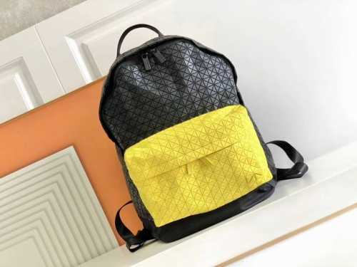 大货已出跑量 原单 #最In单品# Issey Miyake Baobao 三宅一生背囊 正品开模，香港6千多购回，一对一五金，面料，细节全对版开模，此款书包的