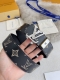 品名： Lv..路易..威登腰带皮带原单 型号：挂扣，经典纯钢材质花纹挂扣，头层牛皮，图片实物拍摄 材料：头层牛皮，挂扣系列，纯钢材质扣头，钯镀电镀工艺永不掉色