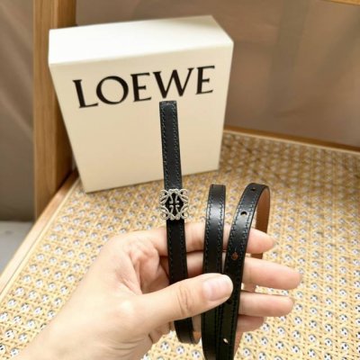 特 Loewe 女士新款腰带 1.0Cm宽 可两用 五金挂锁设计 光滑牛皮革窄版腰带
