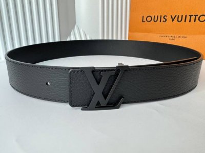 Lois Vuitton 路易威登 男士腰带 原厂荔枝纹 黑色小牛皮平纹底，真空电镀钯金光面扣，双面可用 简约时尚 奢华有内涵 值得拥有！宽度4.0Cm