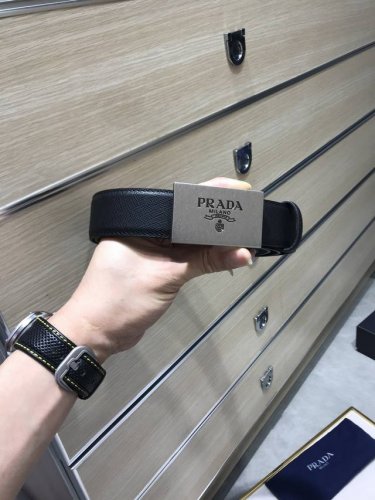 配送专柜包装 打孔针 特批 宽35Mm，支持Nfc 原单双面进口头层牛皮带身，搭配原版经典复古板扣，手感.油边近乎完美，原产皮料牛皮定制，质感无可挑剔，出众的细