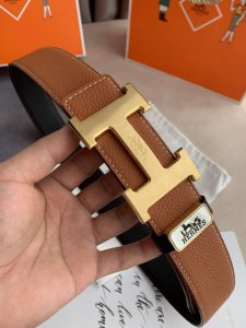 品名： 爱玛仕.Hermes原单 型号：挂扣，经典H拉丝纯钢质扣头，图片实物拍摄 材料：双面头层牛皮，挂扣系列，纯钢质扣头，钯镀电镀工艺五金永不掉色。带身可双面