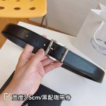 特 Prada.普拉达 是意大利著名奢侈品牌，致力于创造兼具经典色彩和创新精神的时尚理念，独特的设计结合了流行简约与优雅的气质，完美地衬托出prada优秀的产品