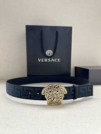 带宽3.8Cm Versace 范思哲 此款缎带腰带风格十分休闲，饰有标志性希腊回纹图案，可搭配休闲单品或高腰正装。 闭合式佩戴 希腊回纹图案 材质：100%聚 - 点击图像关闭