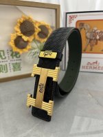 品名：Versace.范思哲 材质：原单牛皮腰带 百分百头层牛皮腰带保证真皮，24K纯钢扣，专柜原单品质、做工精细，时尚大牌，送人自用首选 包装： 请认准如图专